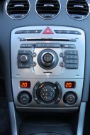 Peugeot 308 SW: konsola centralna. Fot. Moto.wieszjak.pl Peugeot 308 SW: konsola centralna. Fot. Moto.wieszjak.pl