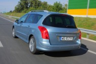 Peugeot 308 SW 1,6 e-HDI rozpędza się maksymalnie do 185 km/h. Fot. Moto.wieszjak.pl Peugeot 308 SW 1,6 e-HDI rozpędza się maksymalnie do 185 km/h. Fot. Moto.wieszjak.pl