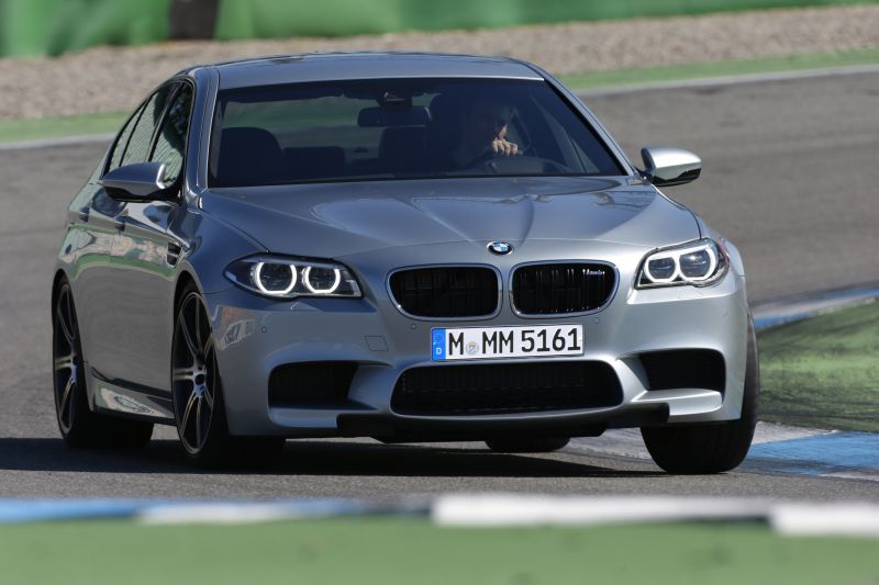 BMW M5 z opcjonalnym pakietem wyścigowym może dysponować mocą 575KM!