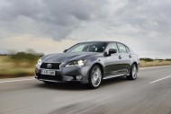 Zawieszenie Lexusa GS300h doskonale radzi sobie z tłumieniem wszelkich nierówności. Zawieszenie Lexusa GS300h doskonale radzi sobie z tłumieniem wszelkich nierówności.