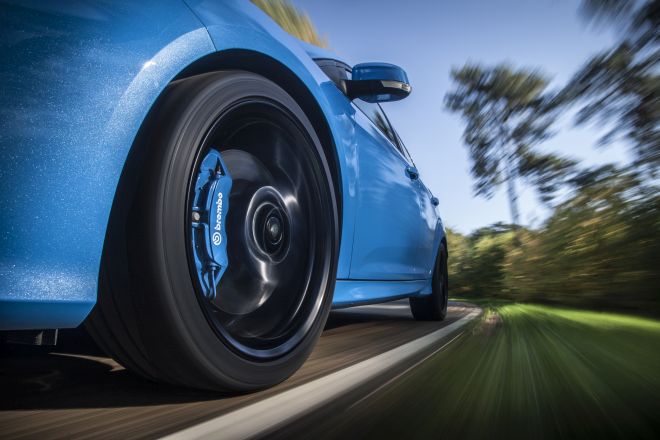 Rozpoczęto produkcję Forda Focusa RS! Model zjeżdżający z taśmy produkcyjnej fabryki w Saarlouis, w Niemczech dysponuje niebagatelną mocą 350 KM i napędem na obie osie!