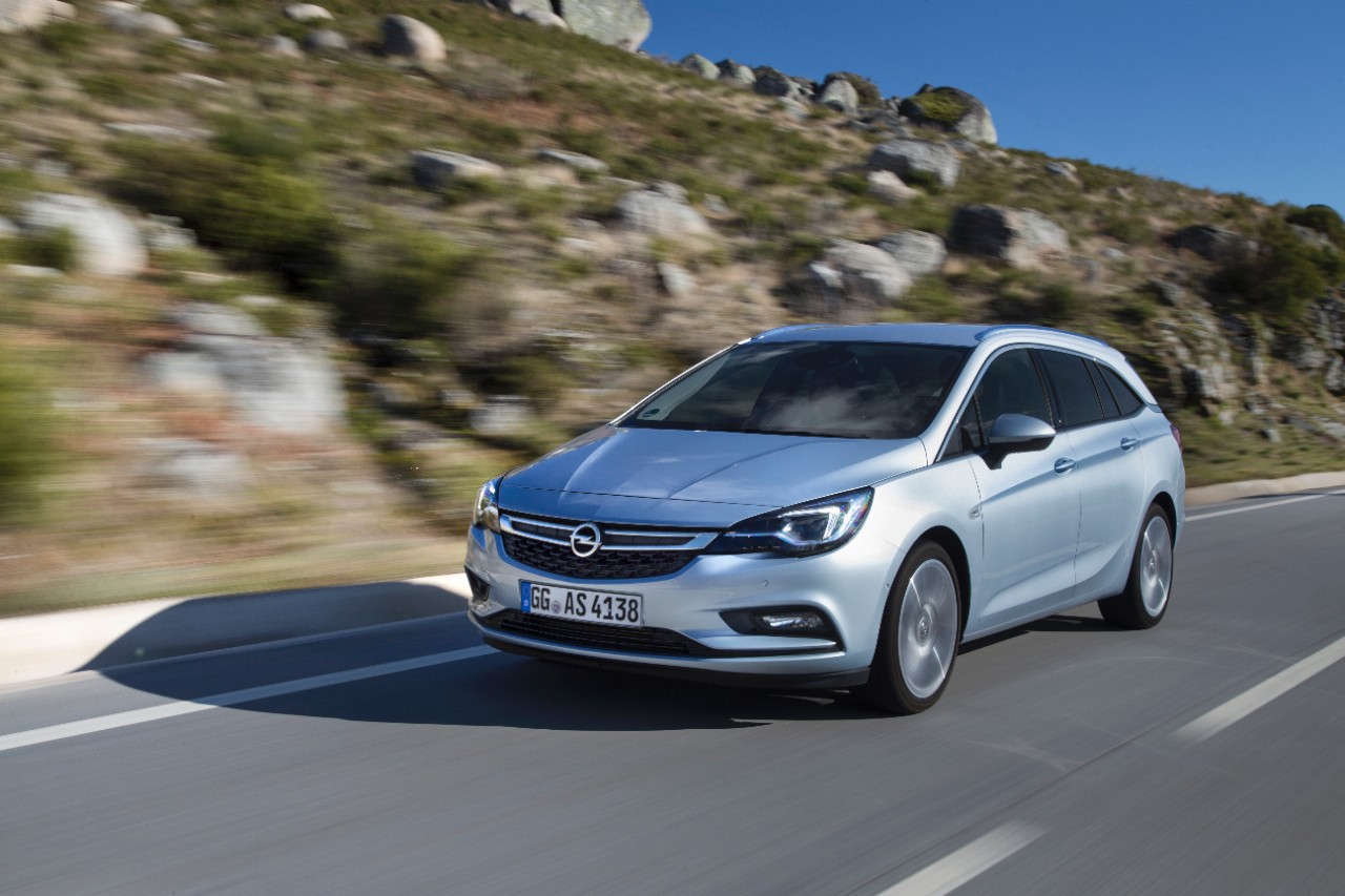 Liderem sprzedaży marki na polskim rynku po pierwszych pięciu miesiącach roku jest Opel Astra, którego sprzedaż wyniosła 5 831 sztuk. Sprzedaż Astry na polskim rynku wzrosła w tym roku o ponad 41%.